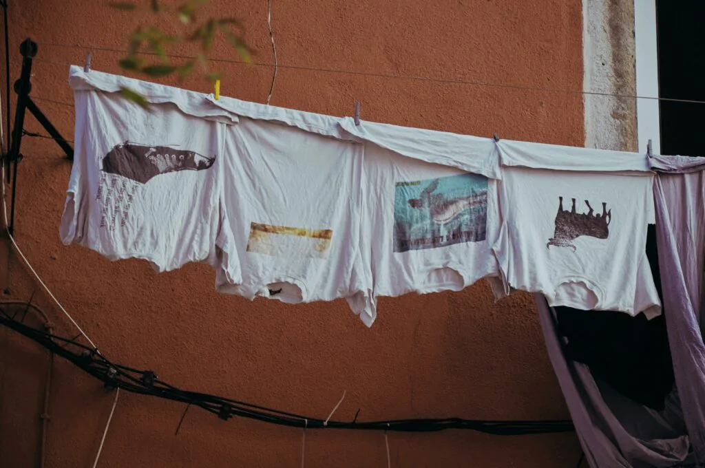 wash clothes